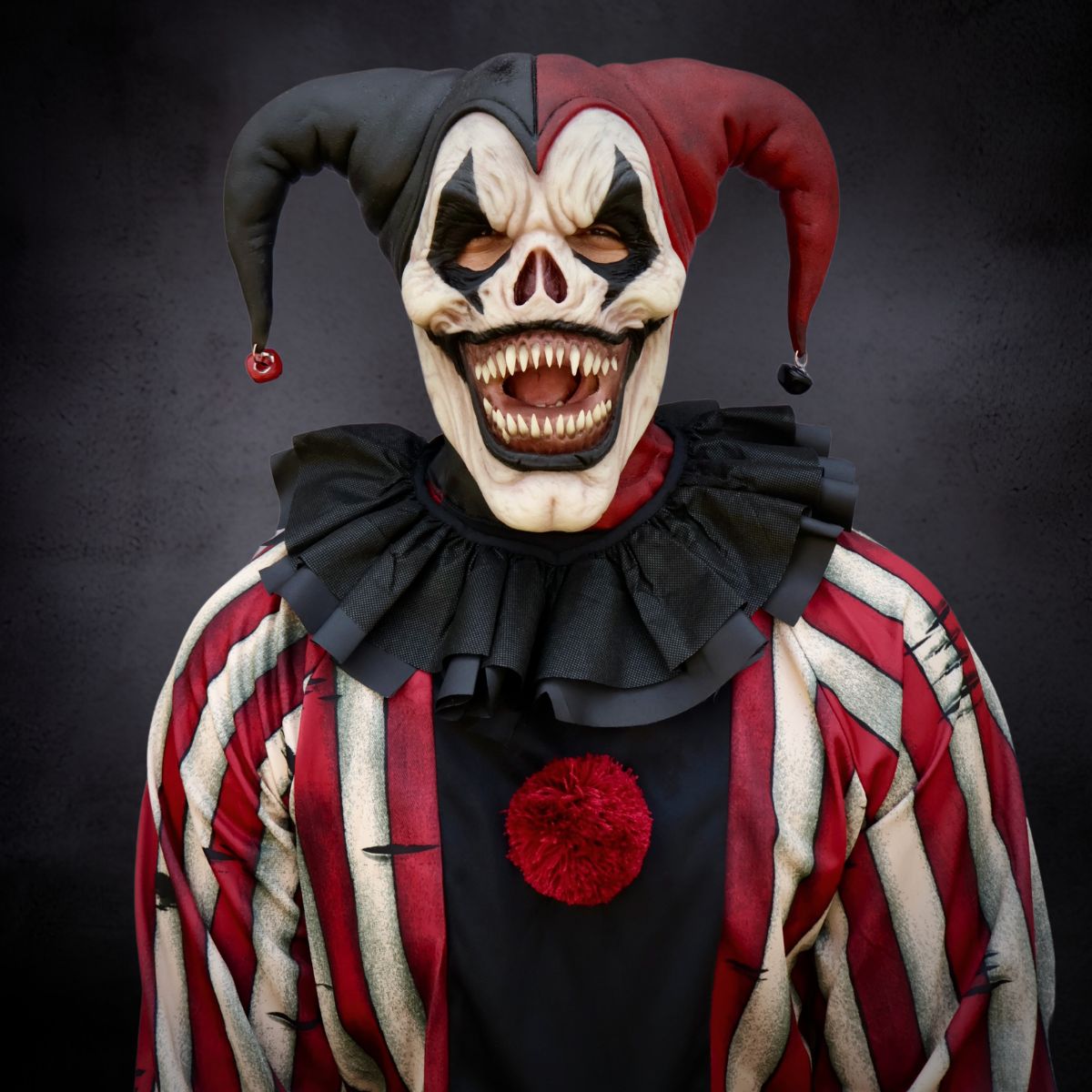 Jester Evil Clown Mask — Dark Carnival Horror Costume